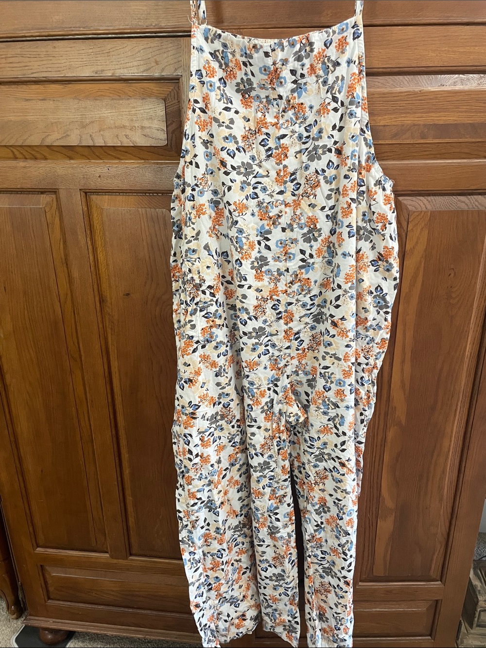 Cute No Brand Floral jumpsuit Sz.3X w pockets & adjustable straps Used Good cond